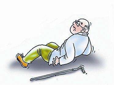 56歲老人散步時(shí)意外摔倒引發(fā)骨折，25保額遭拒賠，憑什么？